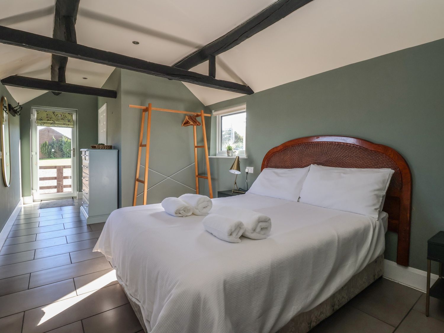 Cow Shed Cottage — photo 12